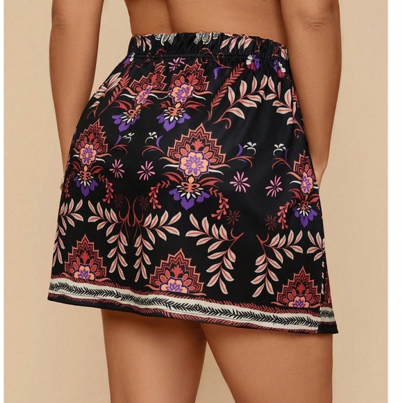 Plus Floral Print zipper Button Detail Mini Skirt - Picture 6 of 6